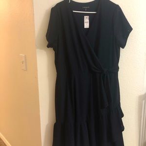 Dress with short sleeves, mock wrap and hem ruffle